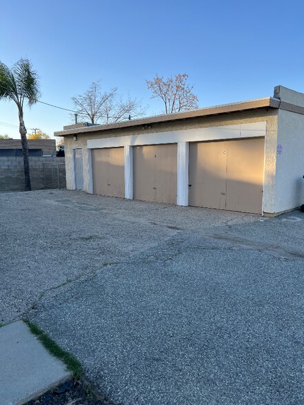 Building Photo - 350 Brown St