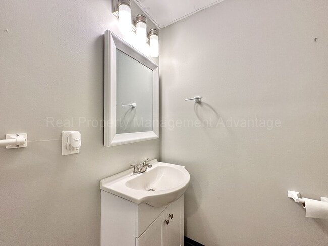 Building Photo - 574 Ardmore Dr