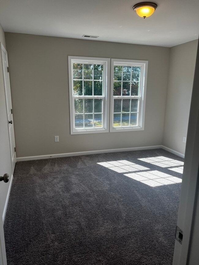 Building Photo - 513 E Mills Dr