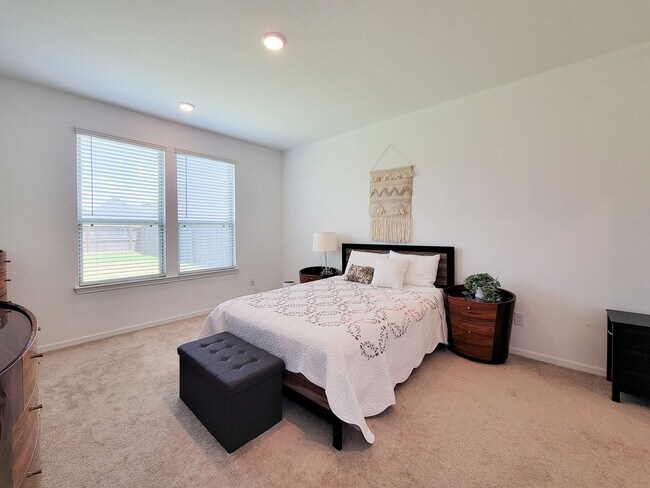 Building Photo - Ready to move in! The Granville floor plan...