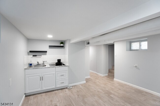 Building Photo - 138 Jerome Pl
