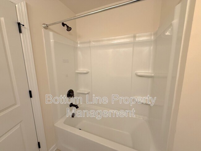Building Photo - 5688 Garrow Glen Rd