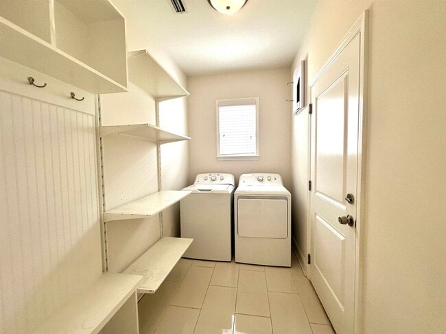 Building Photo - 5021 Caracara Dr