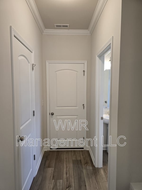 Building Photo - 1119 Bellshill Dr