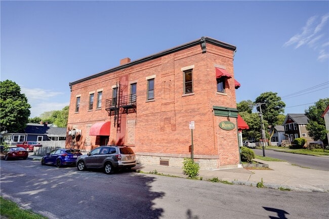 Building Photo - 90 Henrietta St