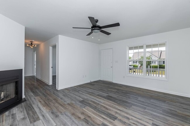 Building Photo - Beautiful Updated Home!