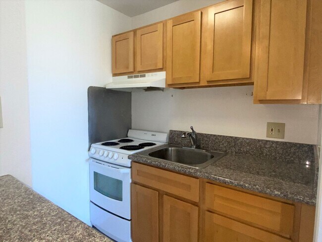 Building Photo - View of the Bay, Studio Condo Available No...