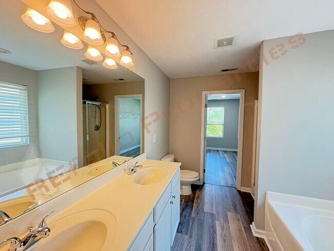 Building Photo - 1208 Golden Eagle Dr