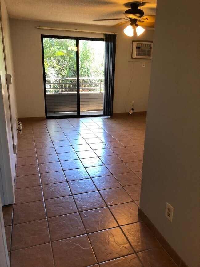 Building Photo - Unfurnished 2 BR/2BA Condo