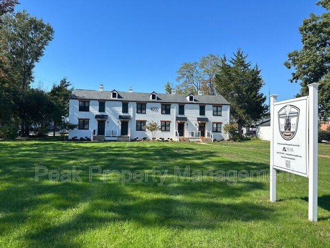 Building Photo - 402 S. Center