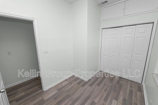 Building Photo - 2524 W Cherry St