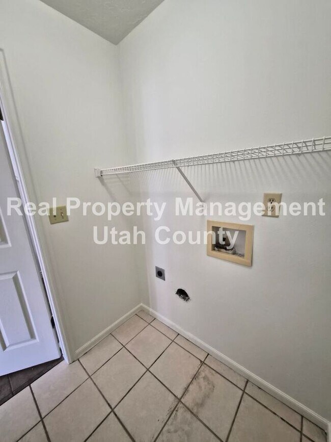 Building Photo - 747 Hanover Dr