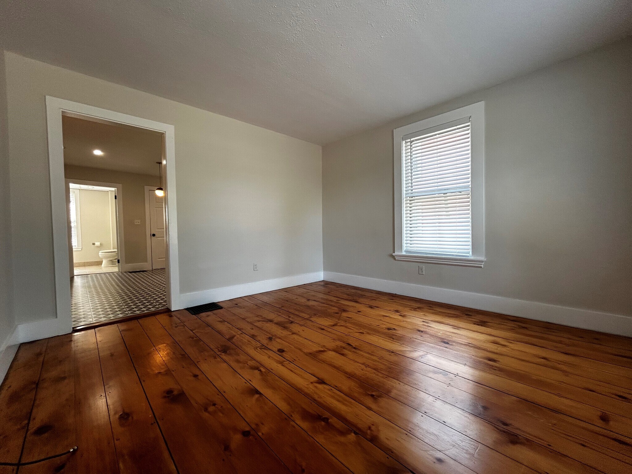 Building Photo - 55 Hale St