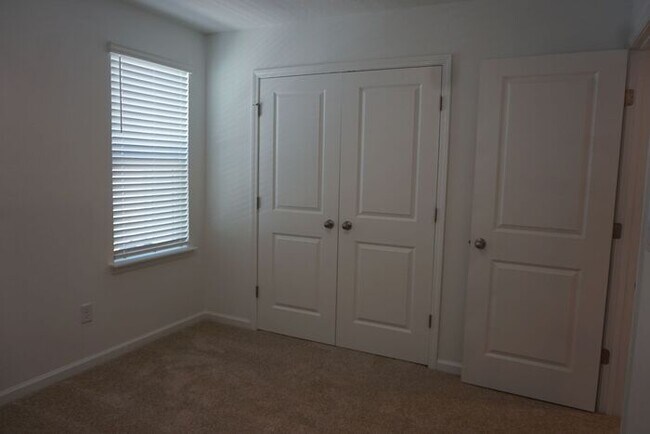 Building Photo - Newly Built 3 Bedroom 2.5 Bathroom Home wi...