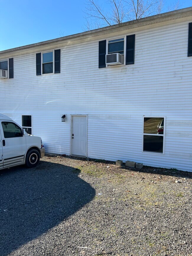 Building Photo - 442 Redbud Dr