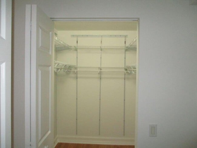 Building Photo - 8887 Chestnut Ridge Way