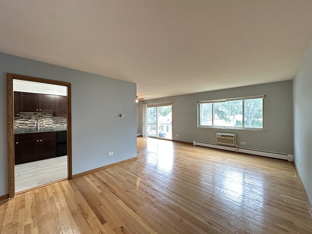 Building Photo - 1639 Oakwood Ave