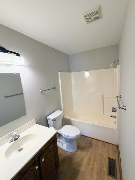 Guest Bath - 1195 Tirzah Rd