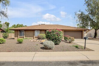 Building Photo - Gorgeous 4-Bedroom Home in Prime 85254 Loc...