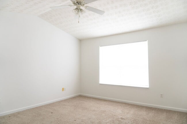 Building Photo - Three Bedroom Home Available NOW near 331 Bridge! With Solar!! Basic internet included as well!