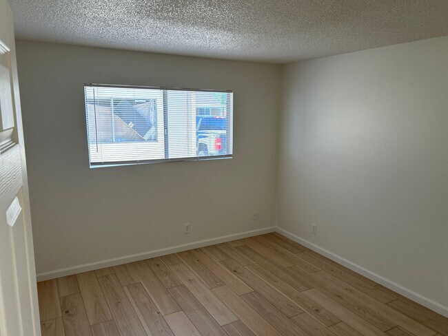 Building Photo - Maple 2