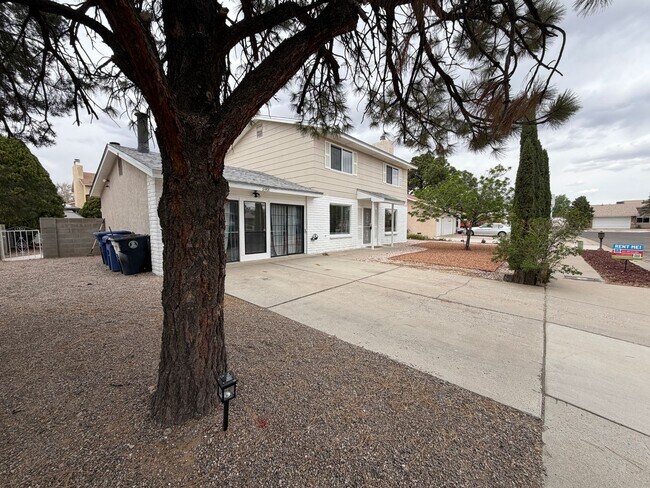 Building Photo - 3 Bedroom Updated Home Available Near Montano Rd NW & Unser Blvd NW!