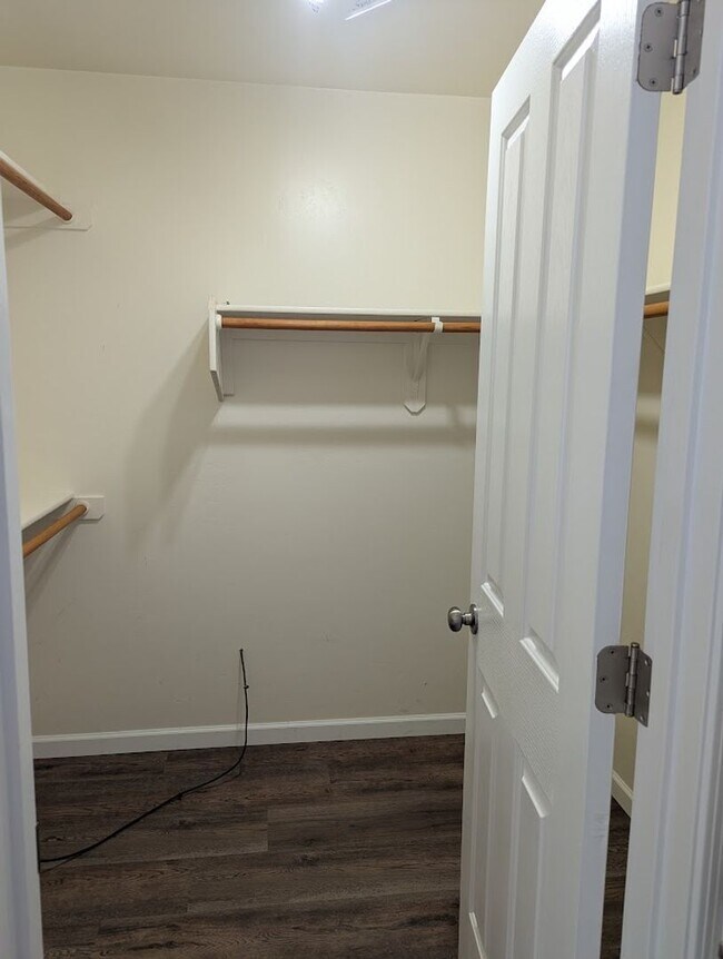 Building Photo - Great Northwest Home with Solar!