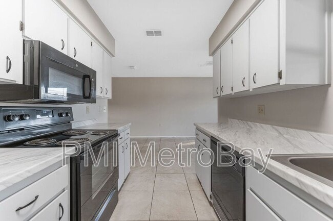 Building Photo - 7250 Applegate Dr