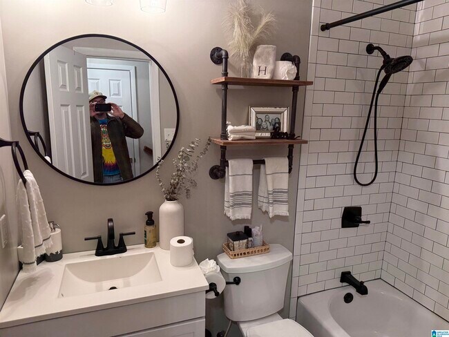 Building Photo - 3153 Woodhaven Dr