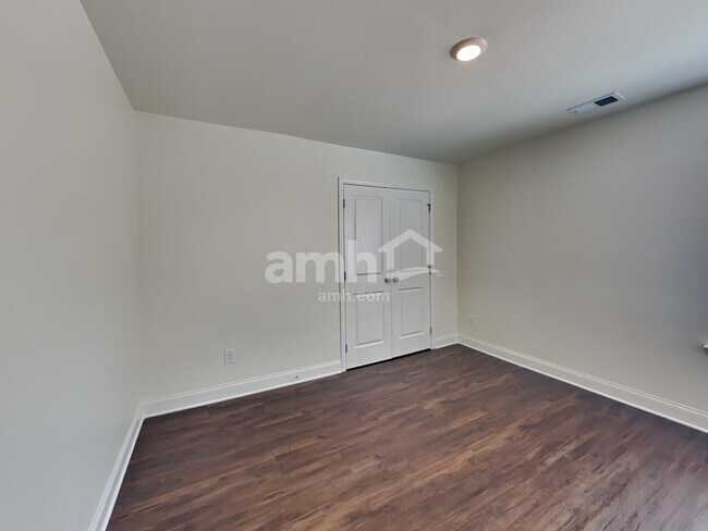 Building Photo - 2022 Windsor Park Ave