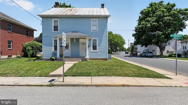 Building Photo - 334 S Railroad St