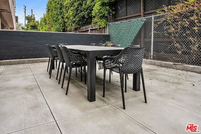 Building Photo - 149 S Hayworth Ave