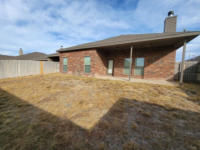 Building Photo - PRE LEASING 3 Bed 2 Bath Heritage Hills Beauty