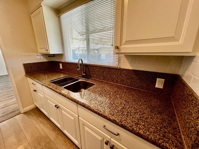 Building Photo - 2 Bedroom 1 Bath Apartment for Rent in Arcadia with New Ductless A/C