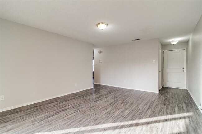 Building Photo - 507 Hilltop Ln