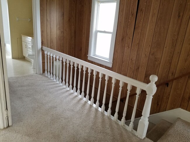 Building Photo - 3 bedroom 1 bath house