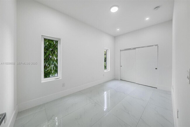 Building Photo - 3142 Carter St