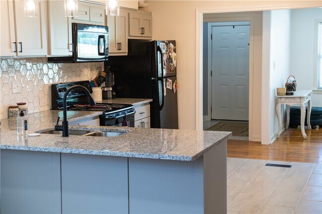 Building Photo - 1861 W Deane St