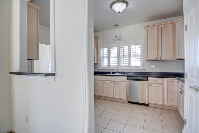 Building Photo - FOR RENT - NORFOLK!