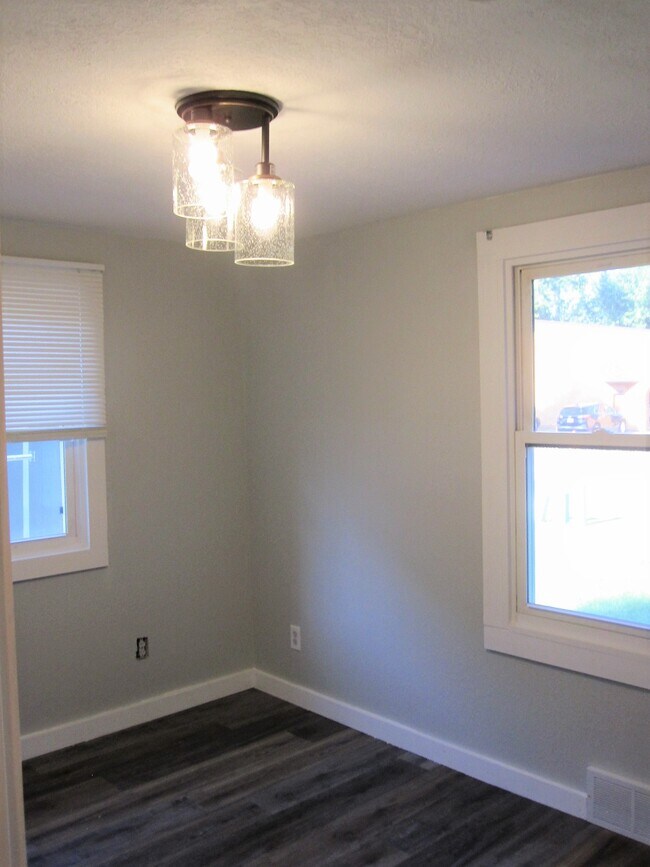 Building Photo - 376 S Pierson Ave