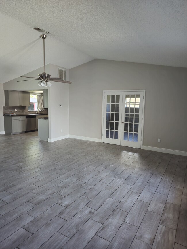 Building Photo - 108 Loredo Ln