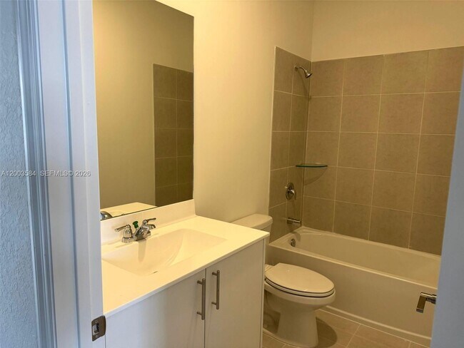 Building Photo - 2877 SE 24th Ct