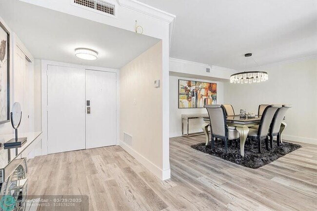 Building Photo - 3400 Galt Ocean Dr