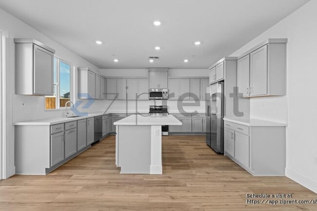 Building Photo - 3335 Cascade Dr