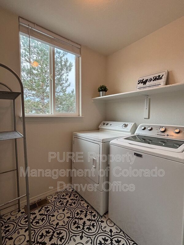 Building Photo - 6484 Silver Mesa Dr