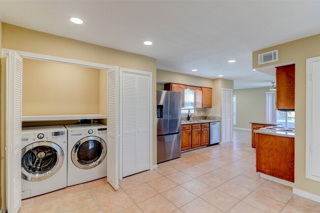 Building Photo - 17010 Cairnladdie St