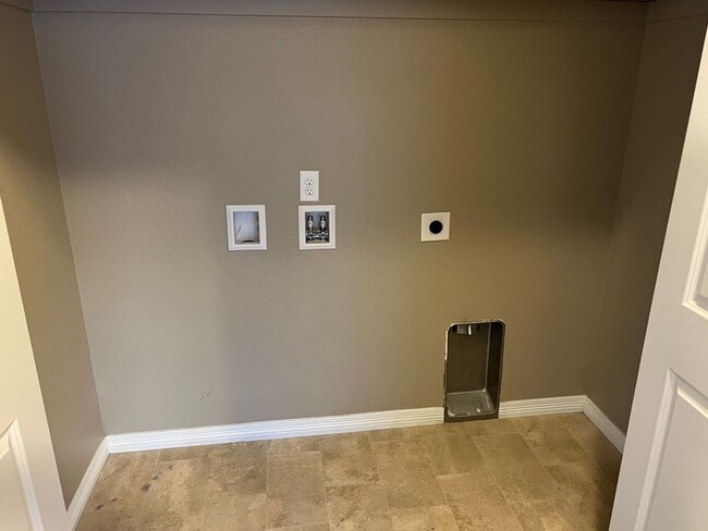 Building Photo - Gorgeous New paired home in Ridgen Farm