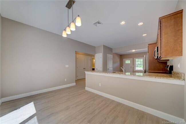 Building Photo - 6 Bayberry Ln