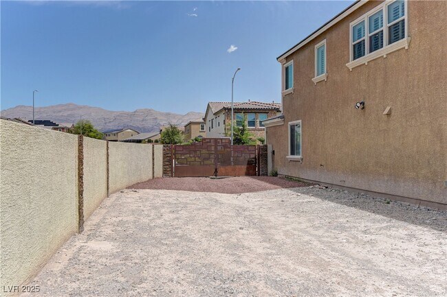 Building Photo - 1025 Bluebird Hill Ave