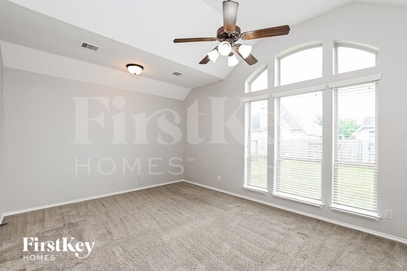 Building Photo - 10402 Golden Hearth Ln